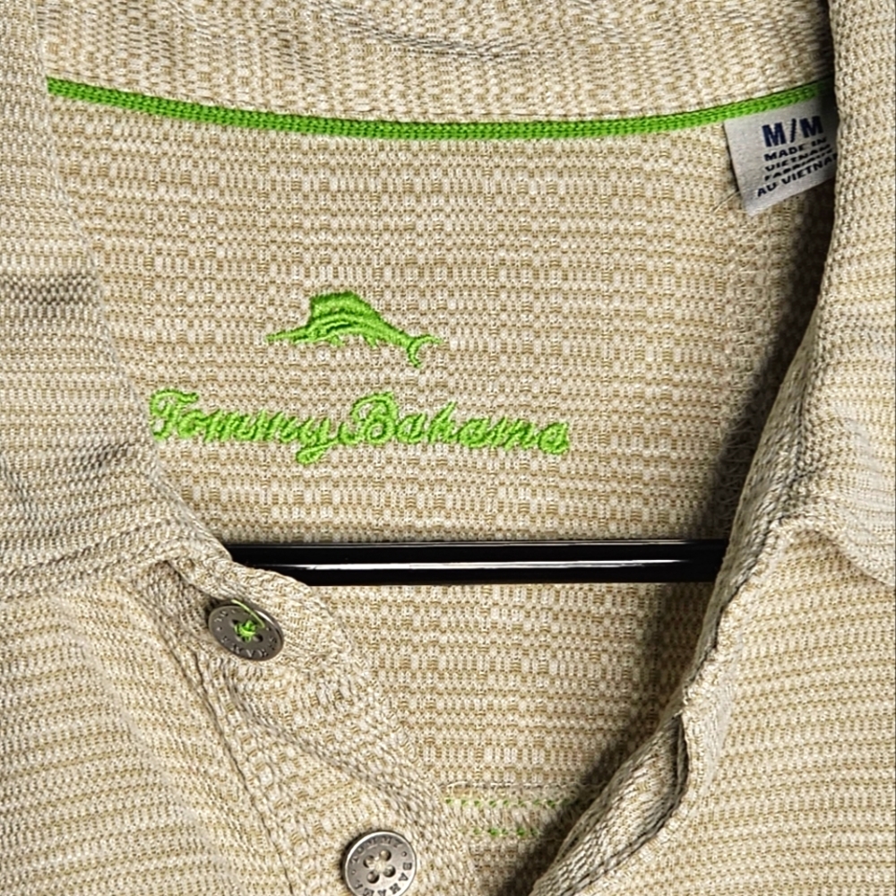 Tommy Bahama Mens Medium. I would keep this shirt if it fit me!